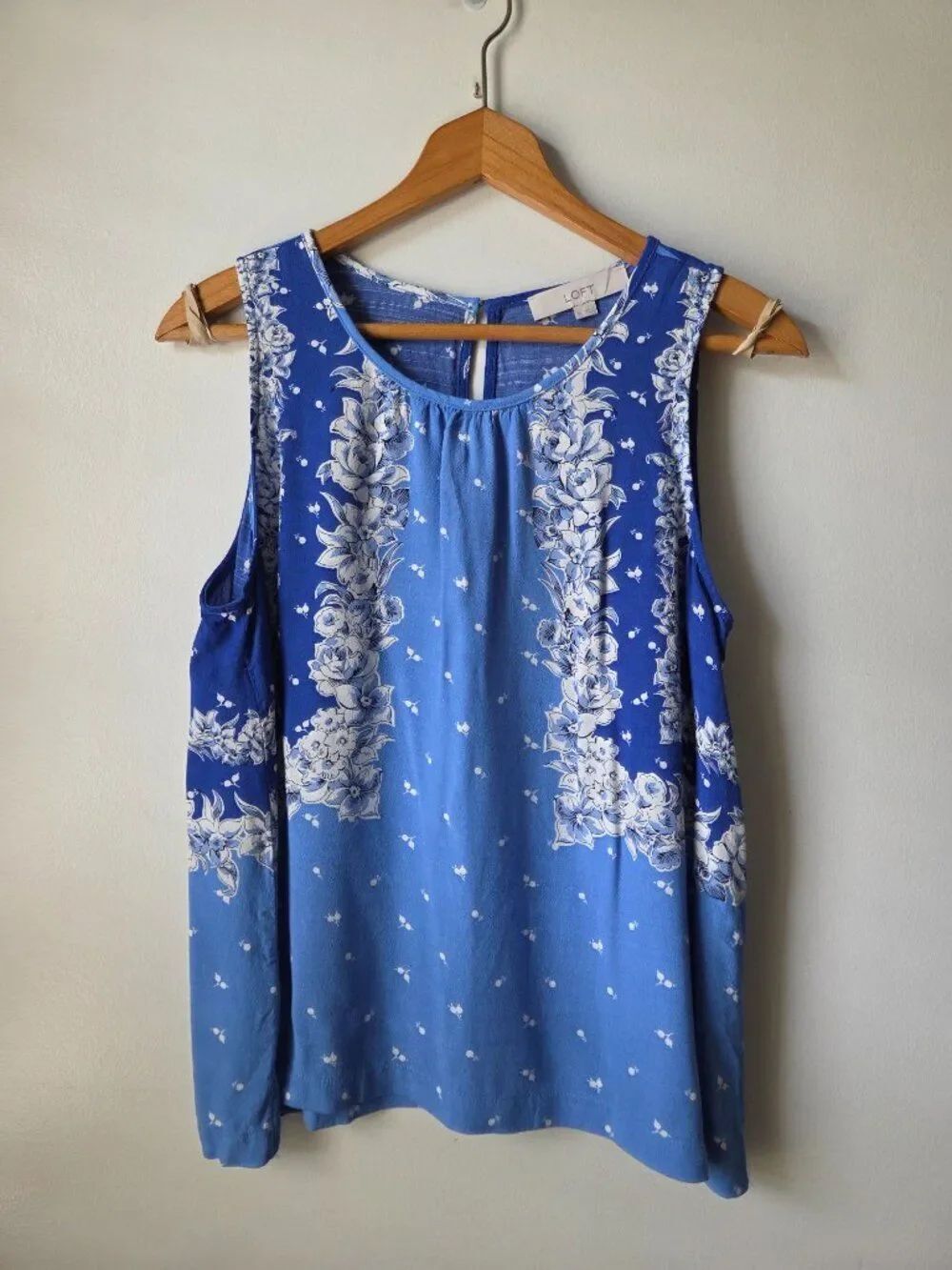 EUC LOFT FLORAL BLUE TANK TOP SIZE M